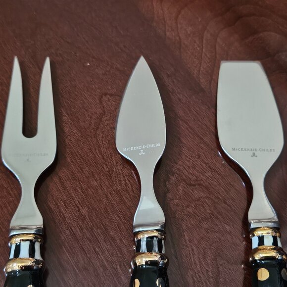 3 MACKENZIE CHILDS COURTNEY CHECK BLACK TIE CERAMIC CHEESE CHARCUTERIE KNIFE SET - Picture 5 of 12